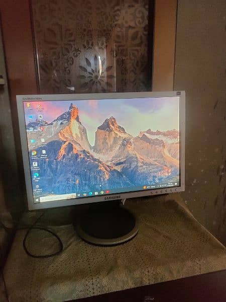 Samsung 19" syncmaster LCD monitor fresh model 940BW 0