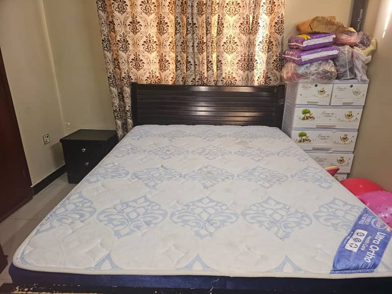 Used bedset with 2 side drawers 0