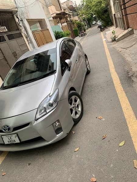 Toyota Prius 2011 4