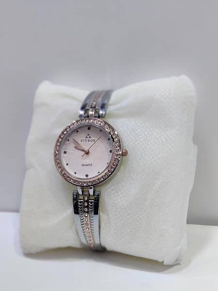 Girls analogue's chain watch 1