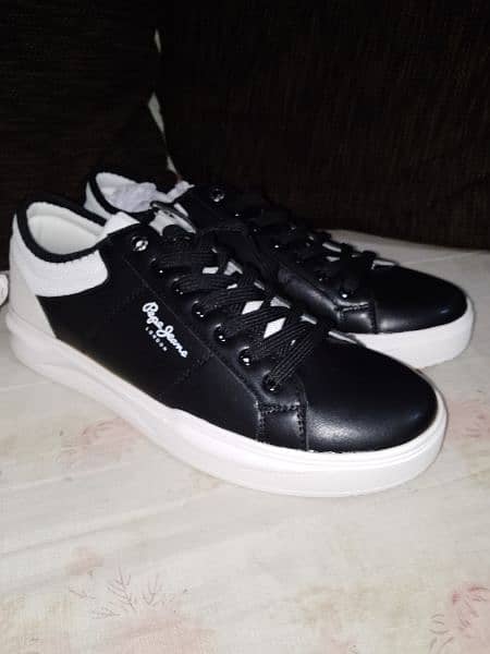 black sneakers not used 2