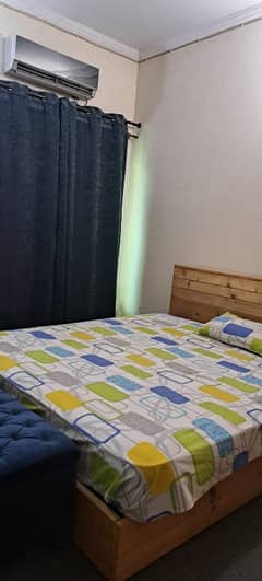 askri 10 fully furnished room available ror rent as paying gust