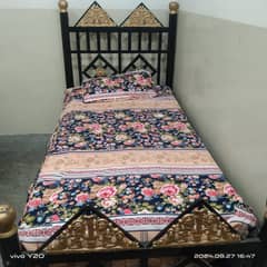 bed / 2 singels beds / singel person beds / iron beds / for sale