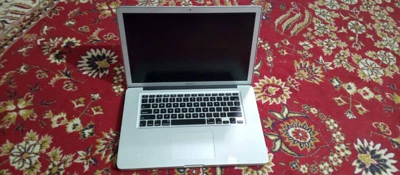 MacBook Pro Same as new condition 4/512 0