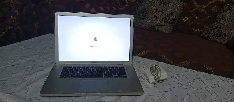 MacBook Pro Same as new condition 4/512 4