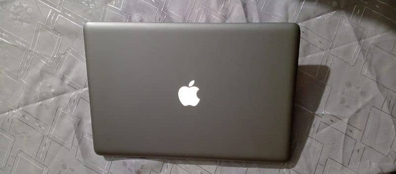 MacBook Pro Same as new condition 4/512 5