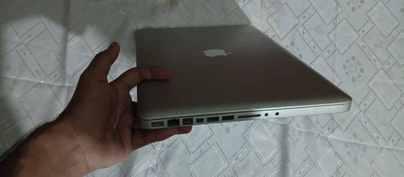 MacBook Pro Same as new condition 4/512 7