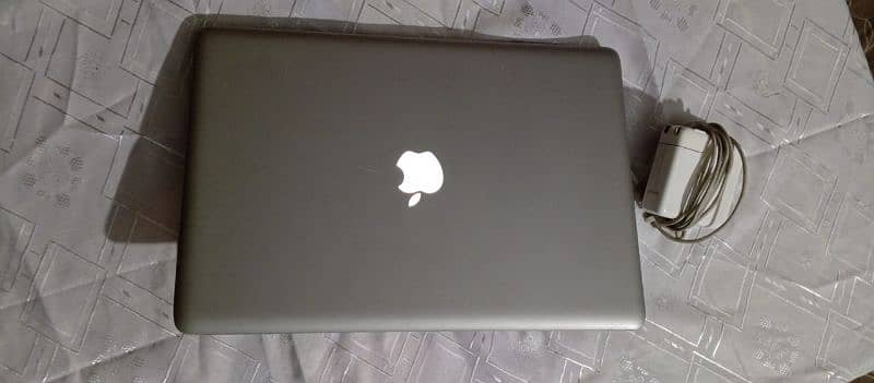 MacBook Pro Same as new condition 4/512 8