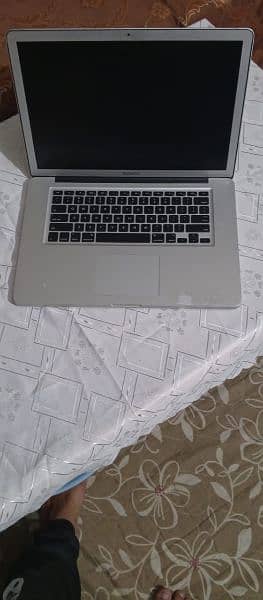 MacBook Pro Same as new condition 4/512 9