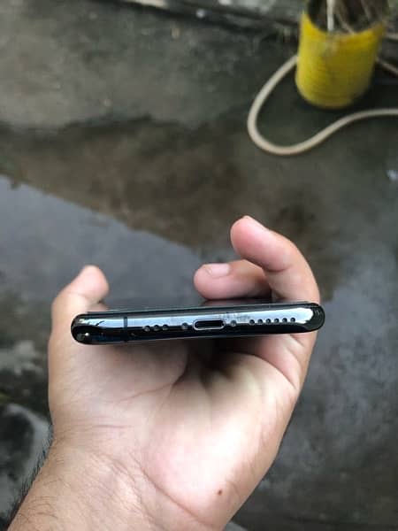 iPhone 11pro number (0/3/2/6/5/5/4/2/0/2/5) 2