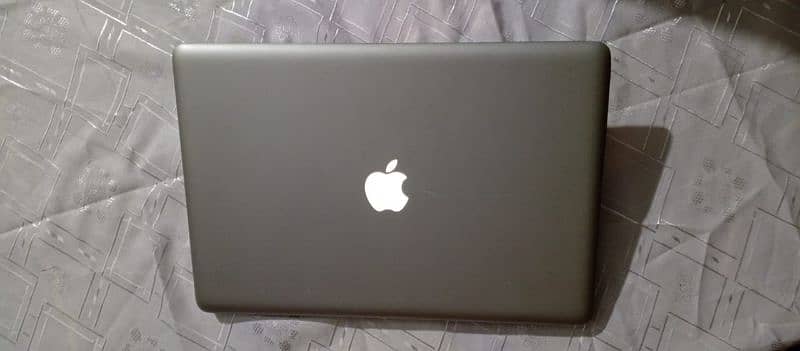 MacBook Pro i5 8gb ram 512 gb SSD urgent sale 3