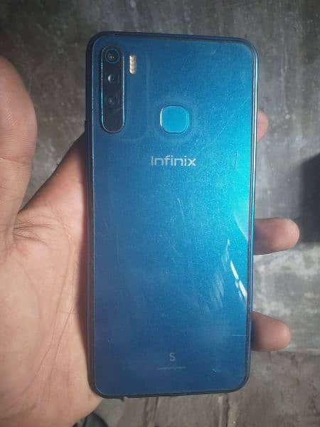 Infinix S5 lite.   4 / 64 5