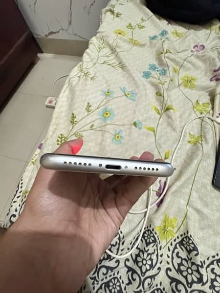 iphone 11 64gb pta with box 4