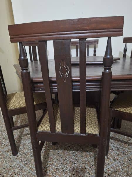 excellwnt condition dining table with chairs 3