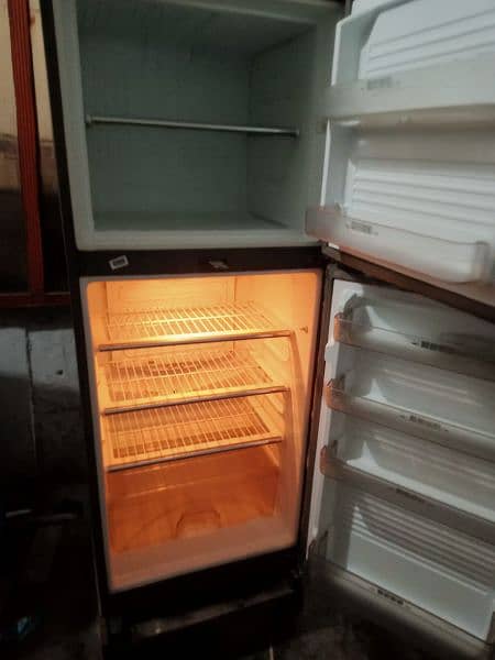 Dawlance fridge medium saiz 3