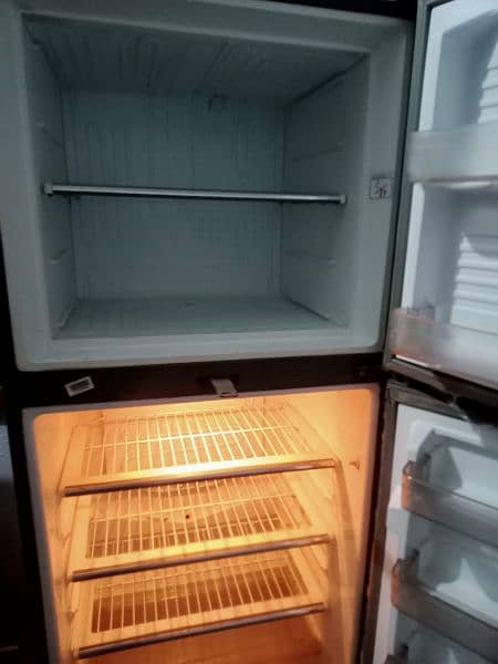 Dawlance fridge medium saiz 6