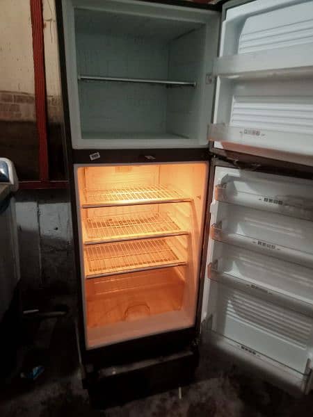 Dawlance fridge medium saiz 7