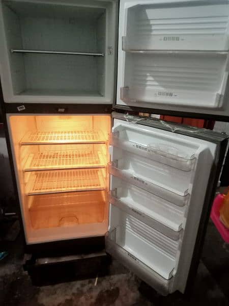 Dawlance fridge medium saiz 11