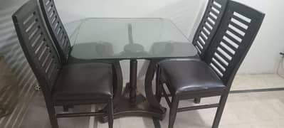 Dinning table with 4 chair urgent sale j be 0