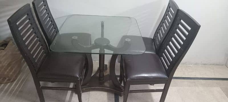 Dinning table with 4 chair urgent sale j be 1