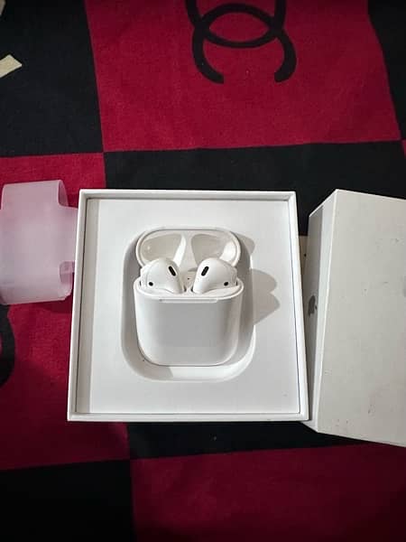 Apple Airpods 2nd generation in mint condition 1