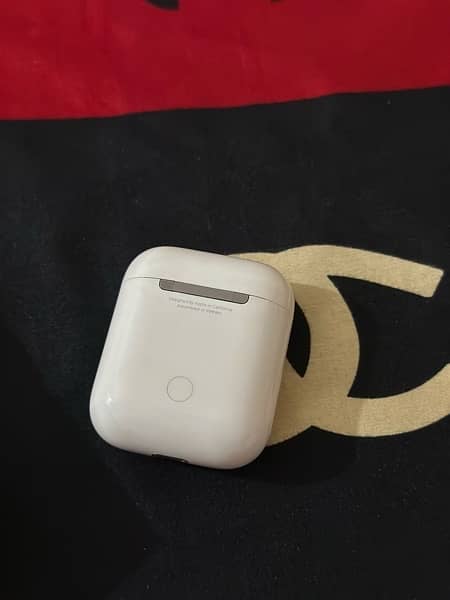 Apple Airpods 2nd generation in mint condition 2