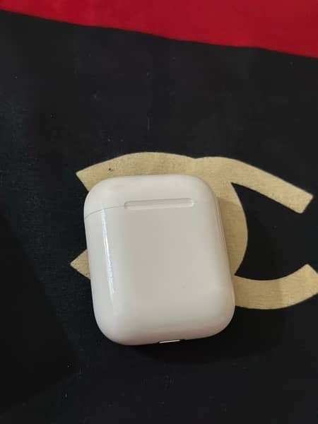 Apple Airpods 2nd generation in mint condition 4