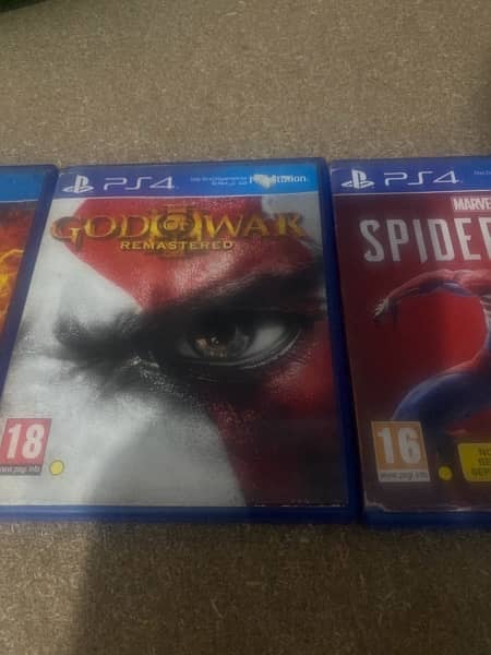 PS4 Disc(spider man 2k17 CODWW2 god of war) 2