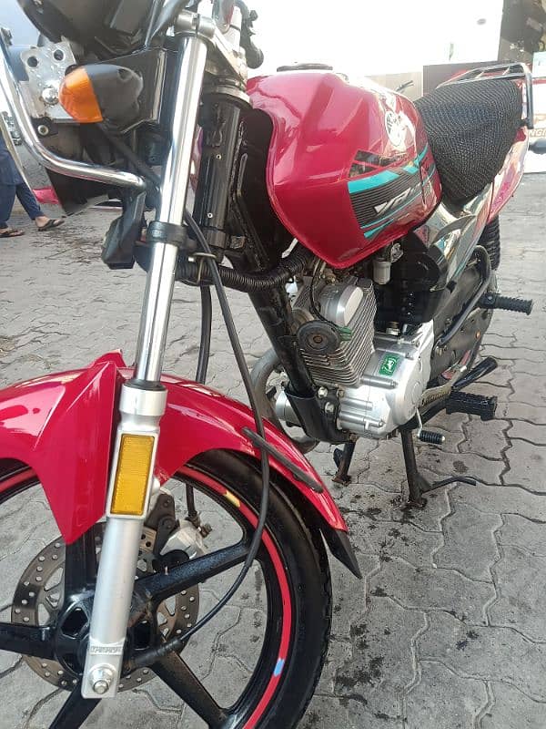 YAMAHA YB 125Z DX RED 2023 MODEL 3