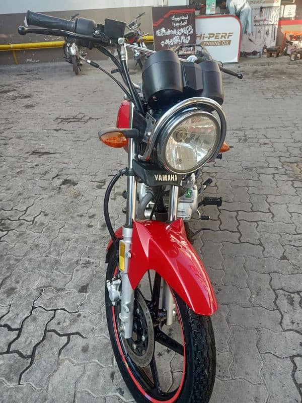 YAMAHA YB 125Z DX RED 2023 MODEL 4