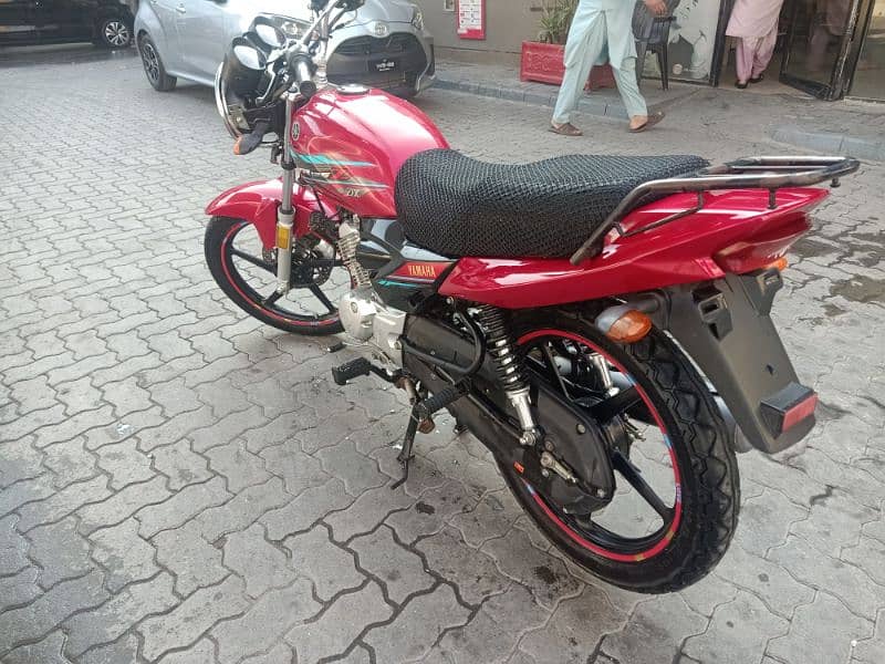 YAMAHA YB 125Z DX RED 2023 MODEL 5