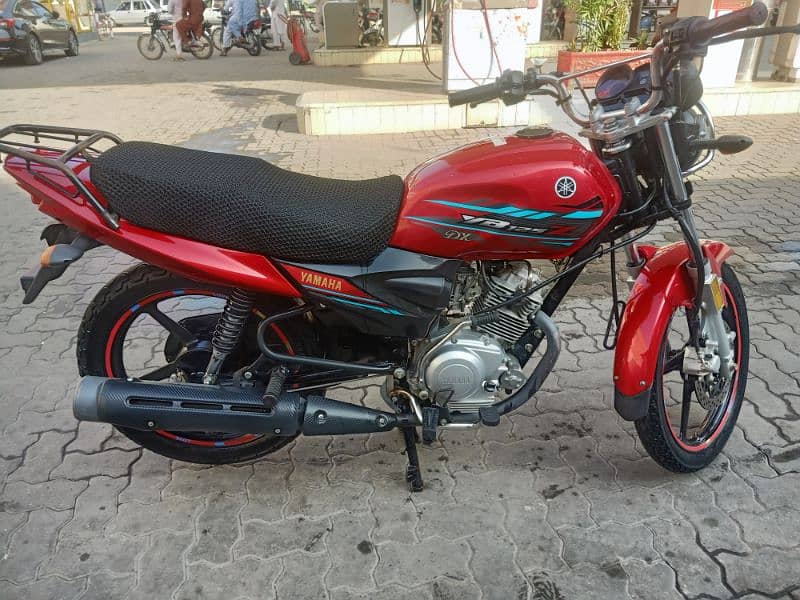 YAMAHA YB 125Z DX RED 2023 MODEL 6