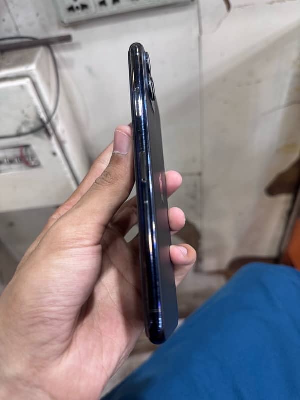 IPHONE 11 PRO MAXX 64GB 1