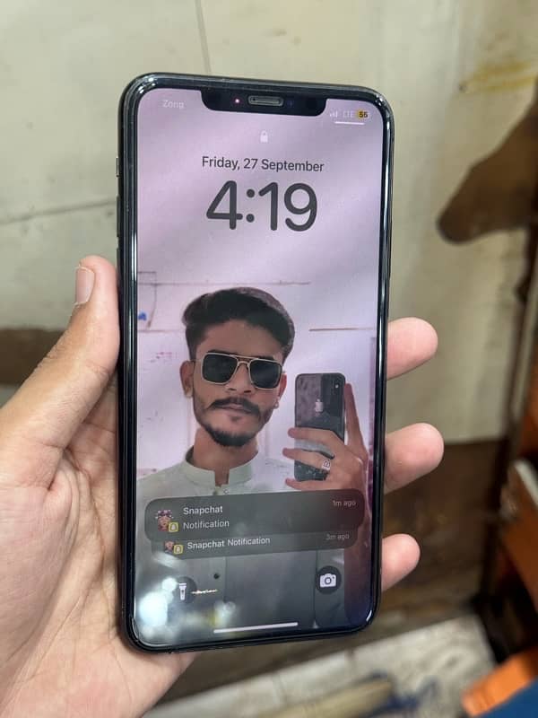 IPHONE 11 PRO MAXX 64GB 4