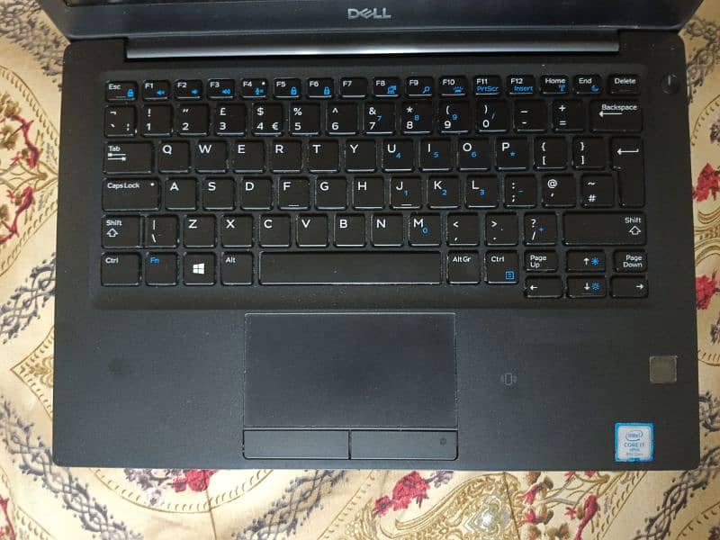 Dell 7290 i7 8th generation 1