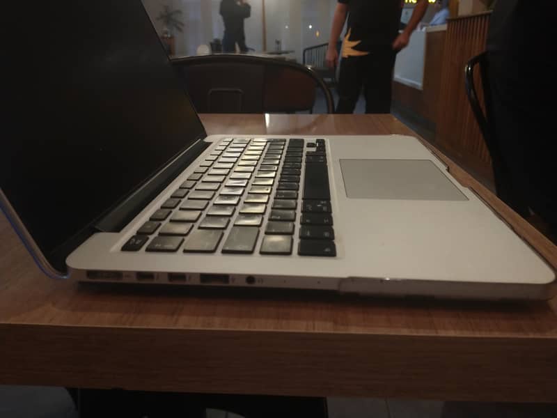 MacBook pro  (Model A1502) - Excellent Condition 2