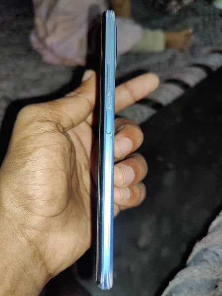 vivo 15c 4.00+1.00 GB 12 64.00GB 1