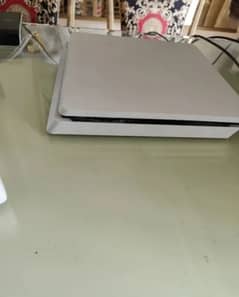 Sony PS4 slim 1tb white for sale hy zl z