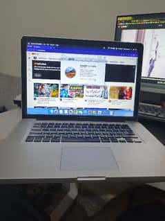 Apple Macbook pro 2011 i7 8gb ram