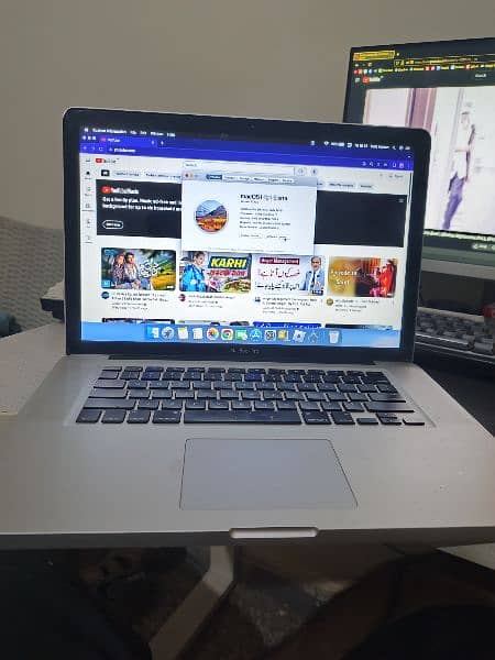 Apple Macbook pro 2011 i7 8gb ram 0