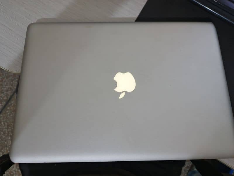 Apple Macbook pro 2011 i7 8gb ram 2