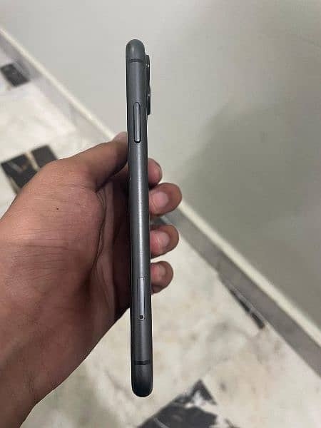 iphone 11 nonpta JV 10/10 condition 2