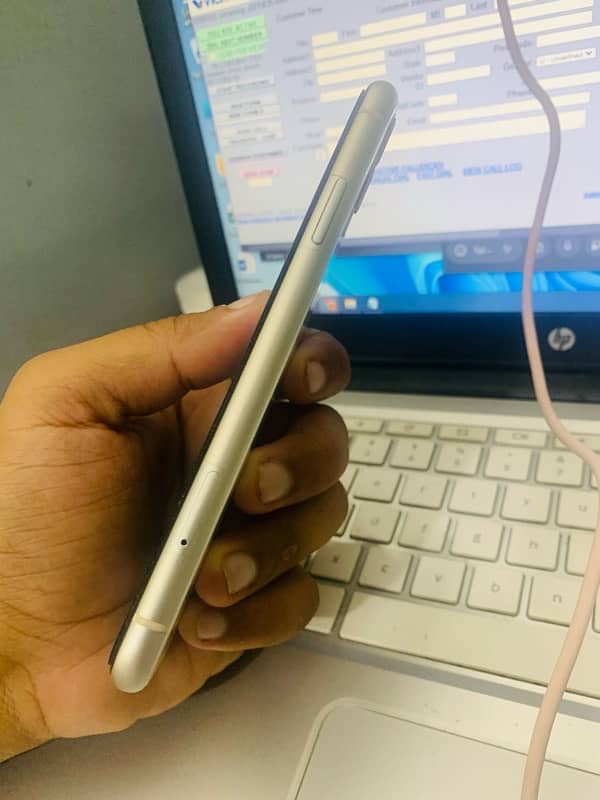 iPhone 11 White Color 128GB Non PTA 6