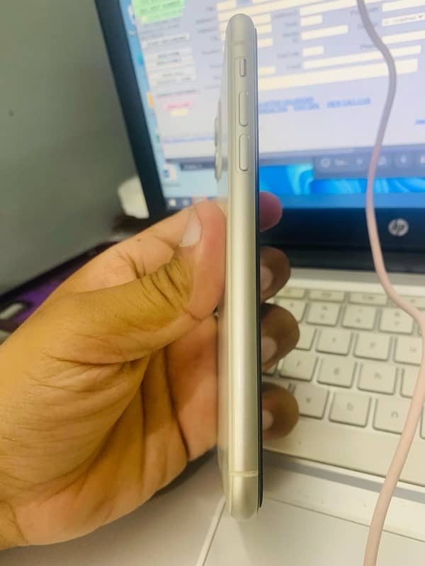 iPhone 11 White Color 128GB Non PTA 7