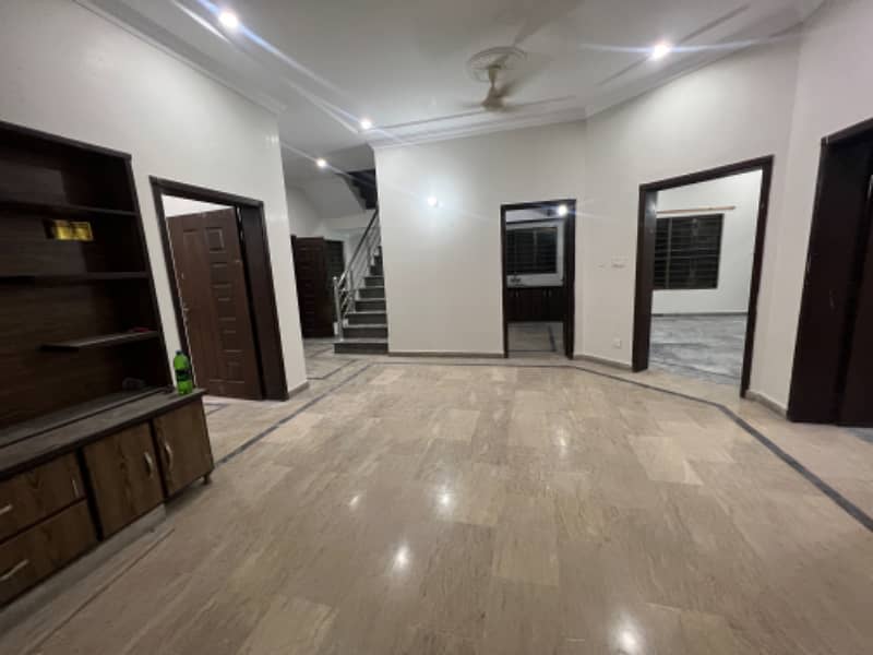 10 Marla Upper Portion Available For Rent 4