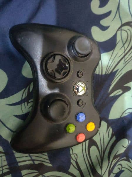 XBOX 360 two Wireless controllers 1