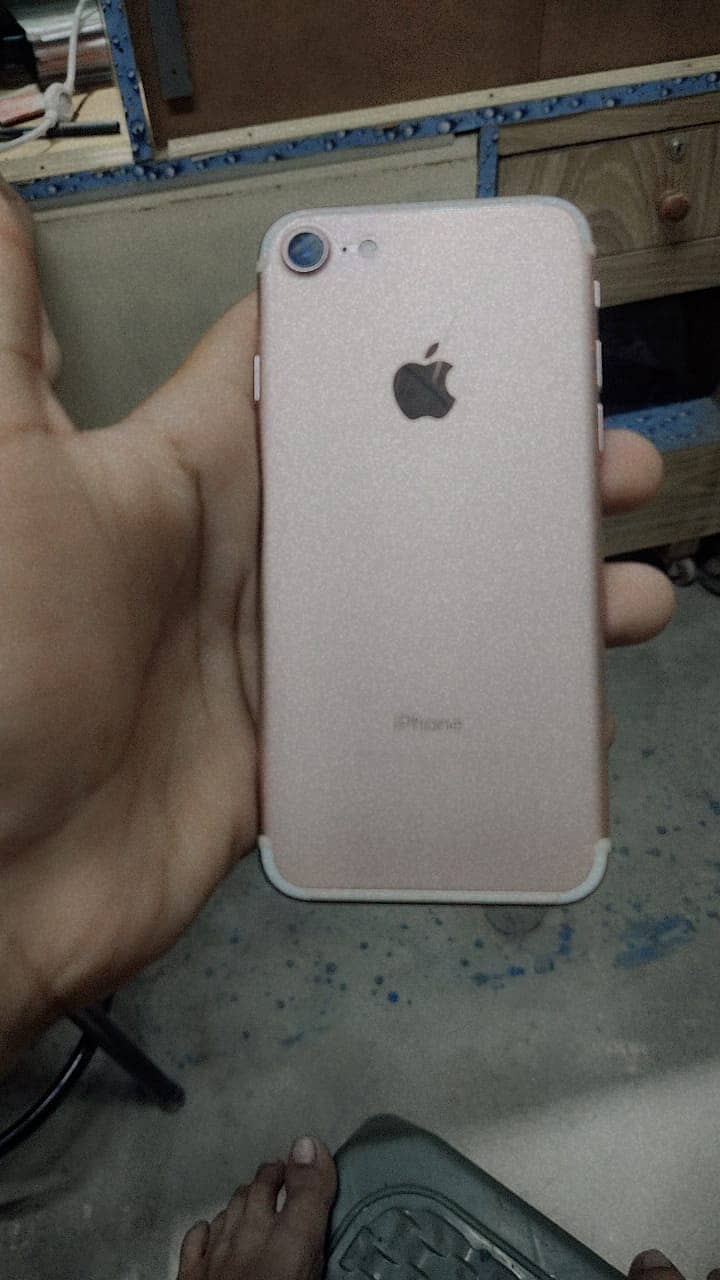 Iphone 7 (32GB, Non-PTA) 0