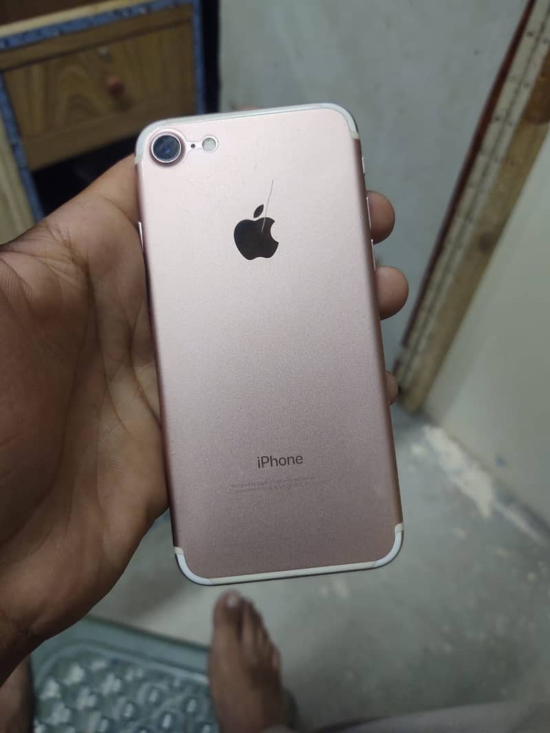 Iphone 7 (32GB, Non-PTA) 1