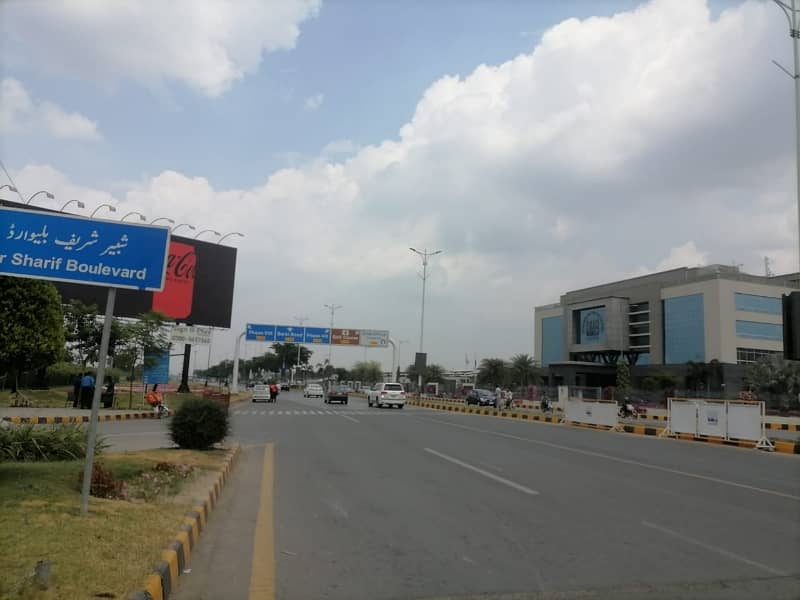 70 FEET WIDE ROAD 1 KANAL HOT LOCATION PLOT NO 708 AVAILABLE FOR SALE IN DHA PHASE 6 - BLOCK D 6