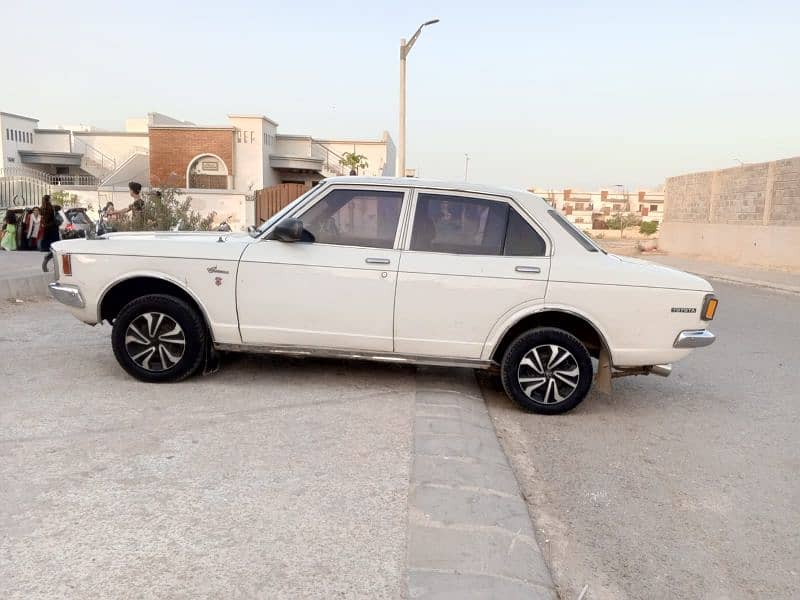 Toyota Corona 1972 4